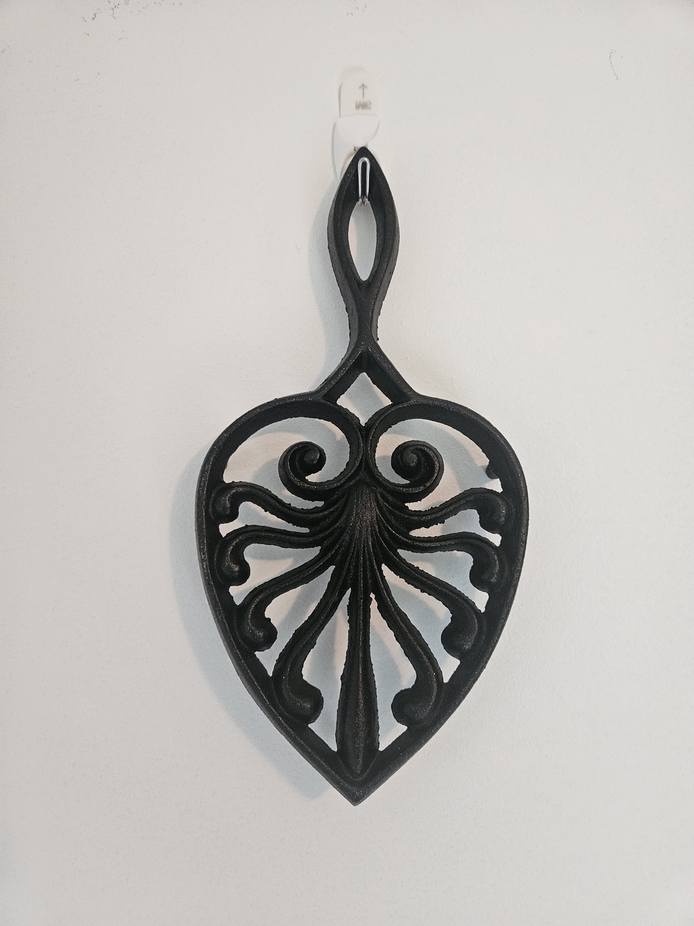 Black vintage Cast Iron Wall Decor - Decorative Heart Motif